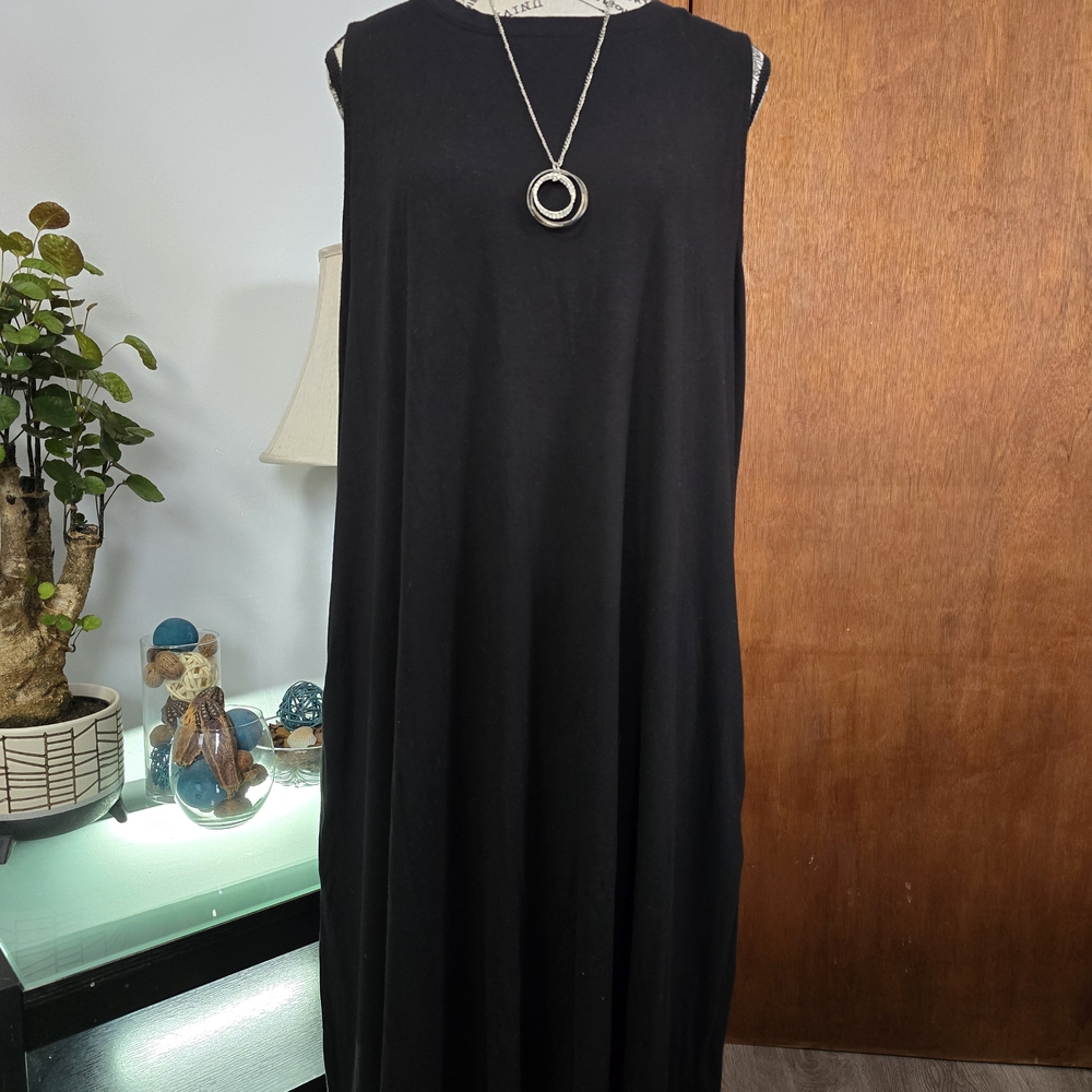 Black Sleeveless Dress